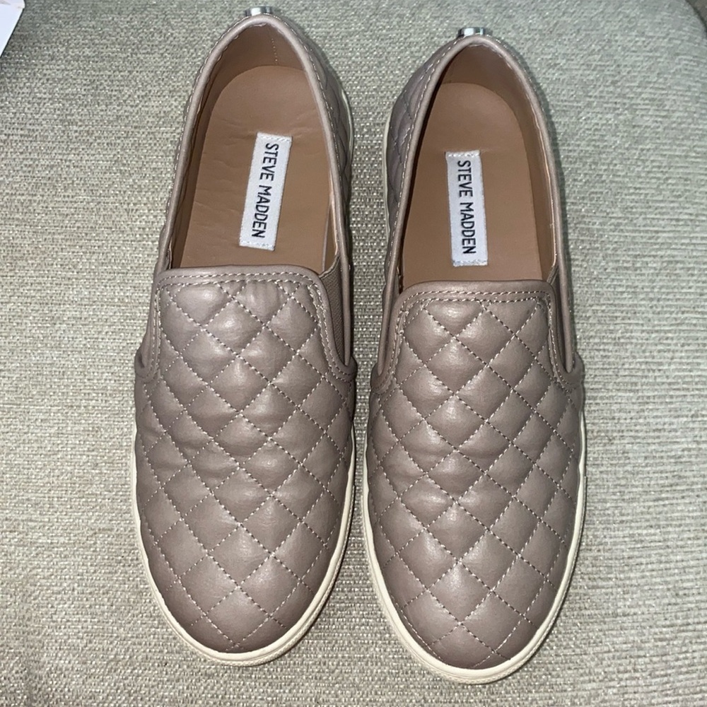 Steve Madden, grey sneakers. Style: Ecentrcq. Size: 9
